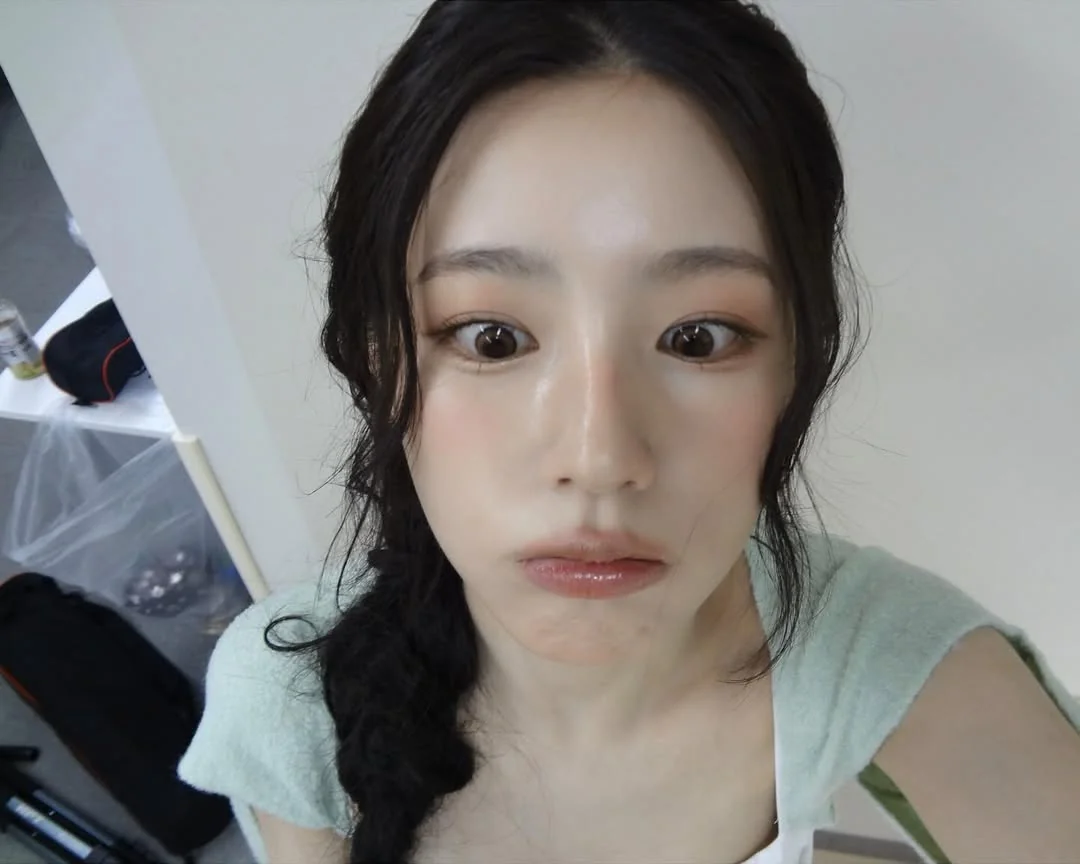 Miyeon picture 2 of 2