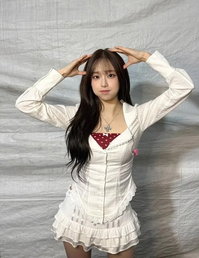 Soloist - Chuu picture 1 of 1