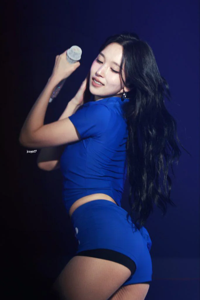 TWICE Mina picture 1 of 1