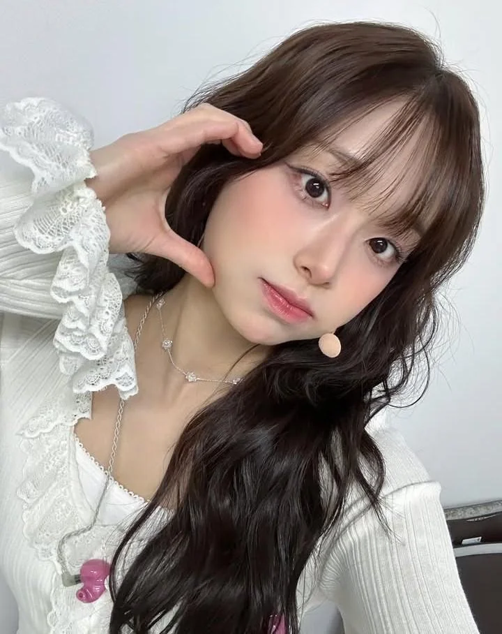 Soloist - Chuu picture 1 of 1