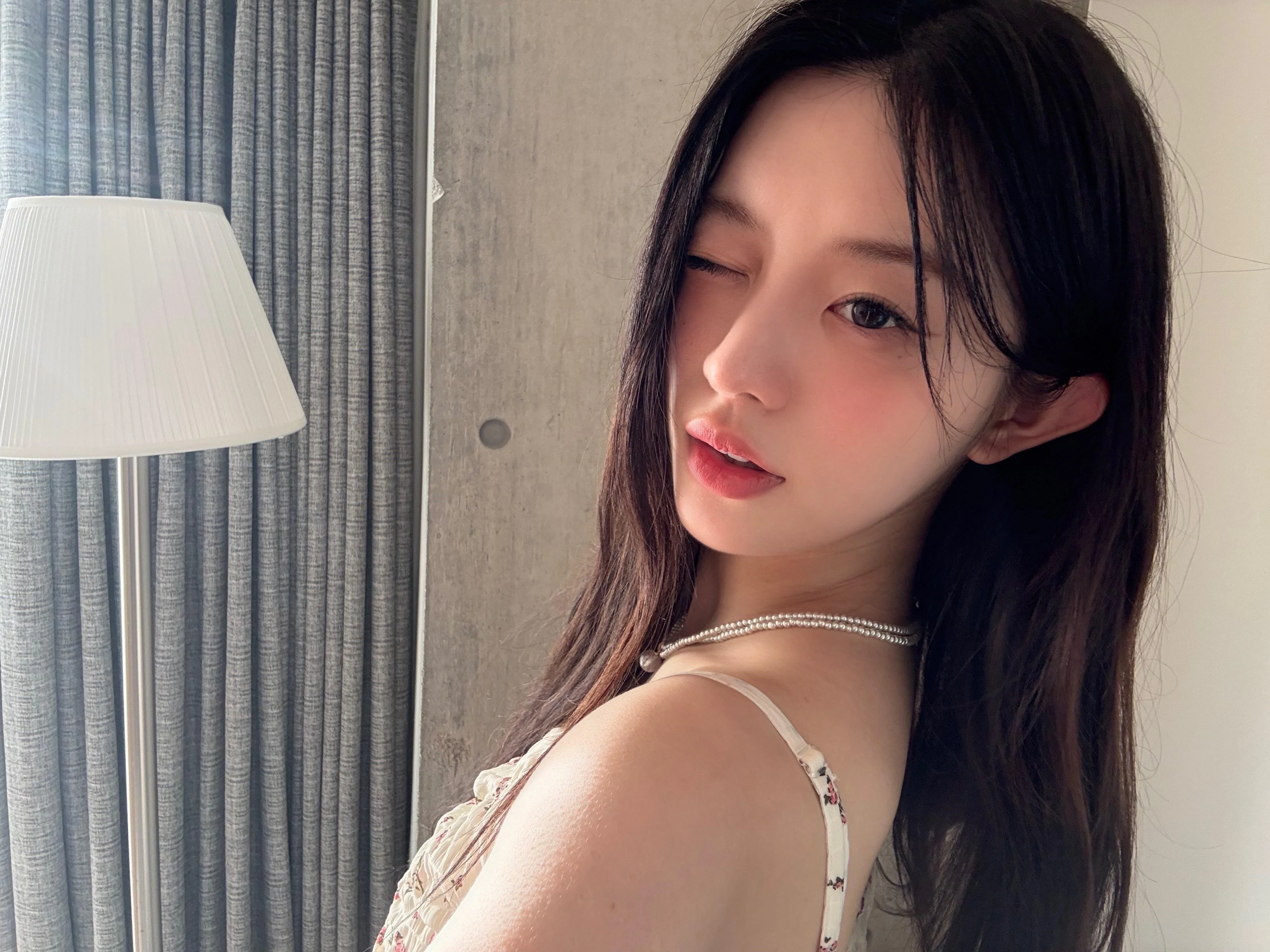 ILLIT - Minju picture 2 of 2