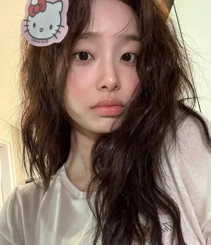 Soloist - Chuu picture 1 of 1