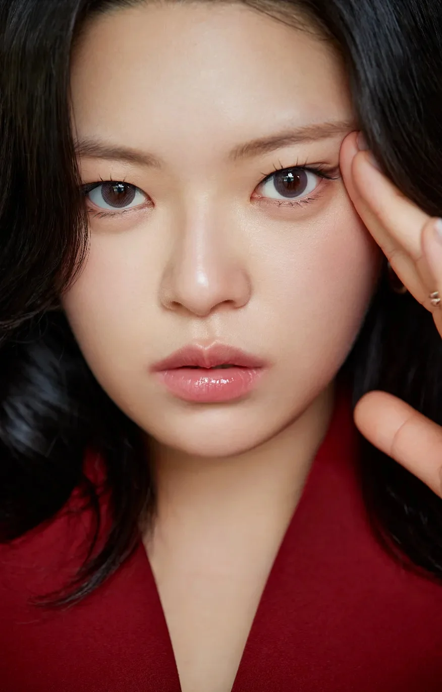 Twice - Jeongyeon picture 2 of 3