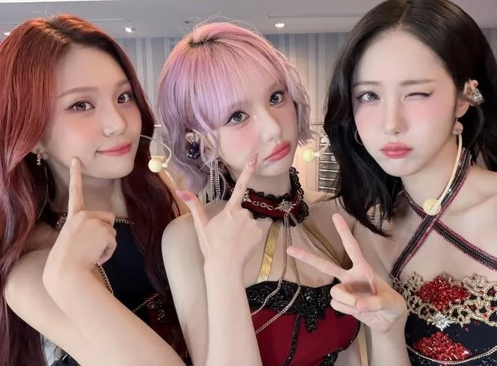 Viviz - Umji, Eunha, SinB picture 1 of 1