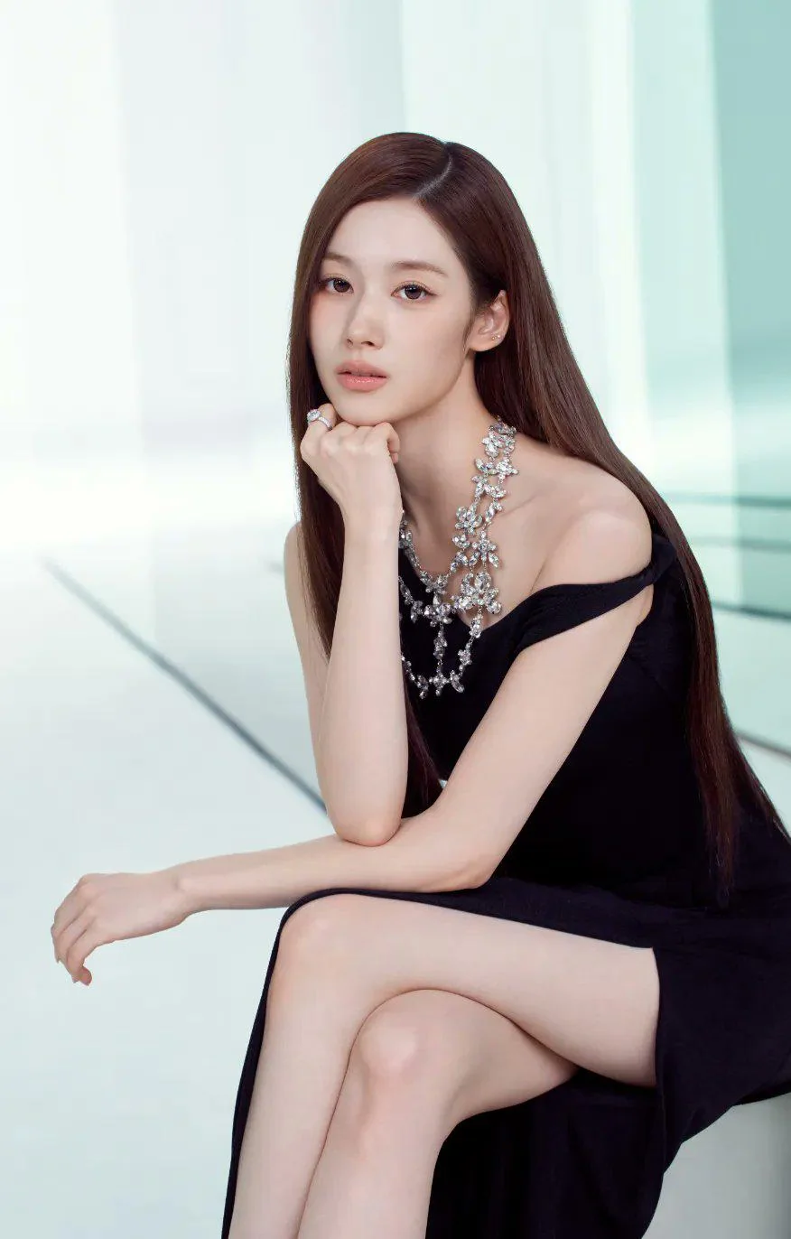 TWICE Sana picture 1 of 1