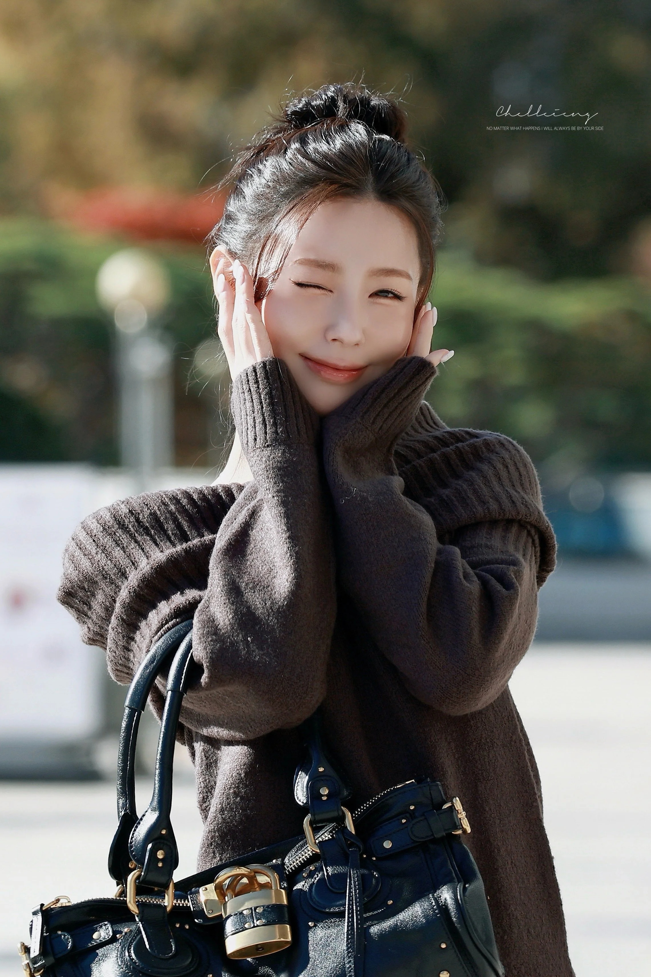 i-dle - Miyeon picture 1 of 3