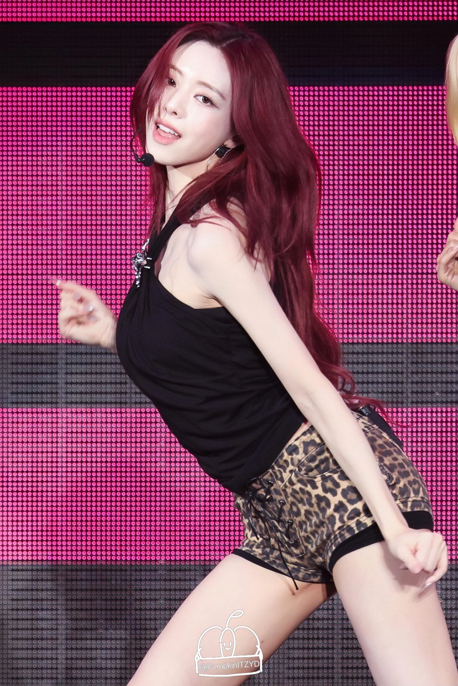 ITZY Yuna picture 1 of 1