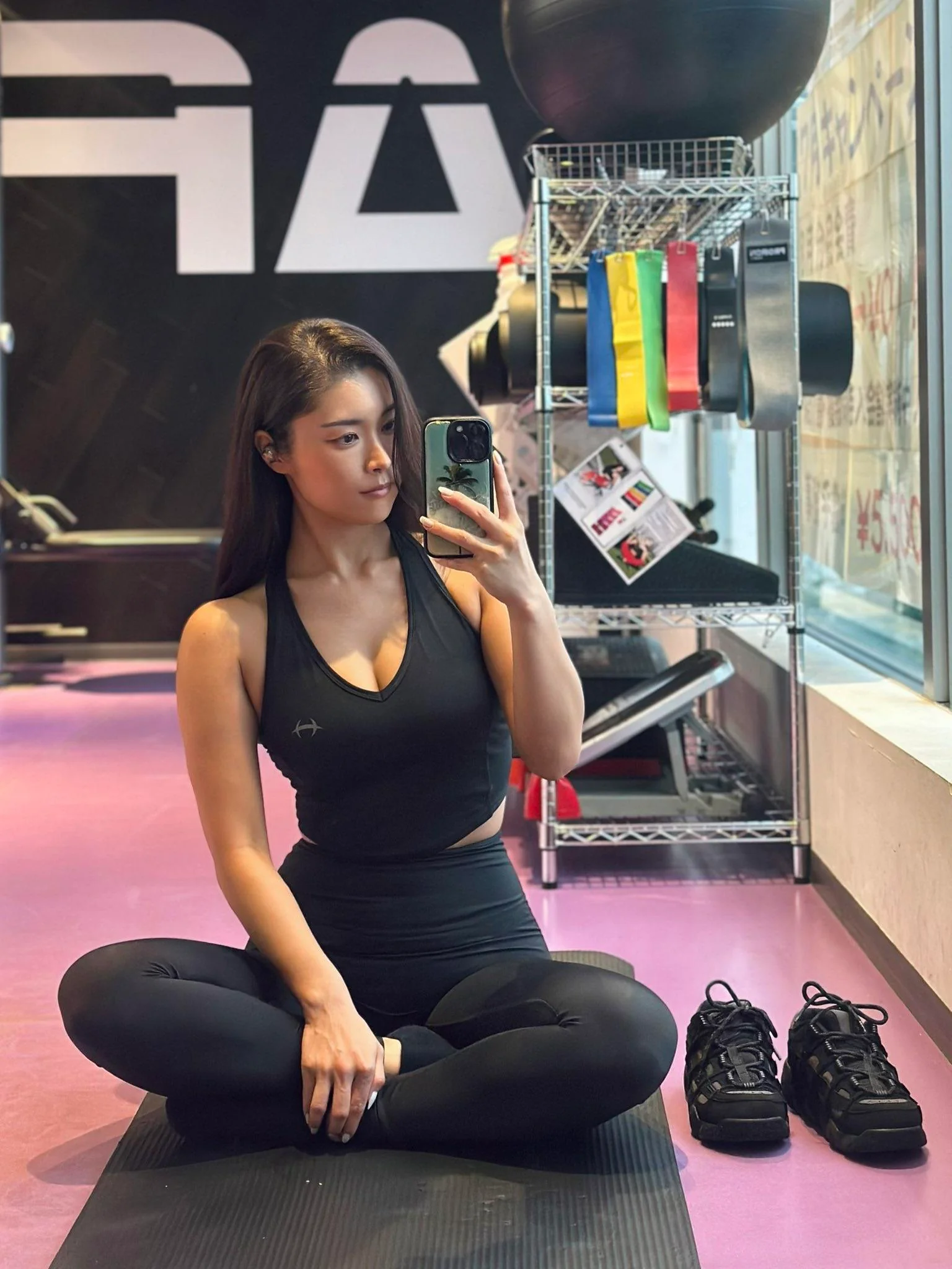 Rose Melle picture 3 of 5