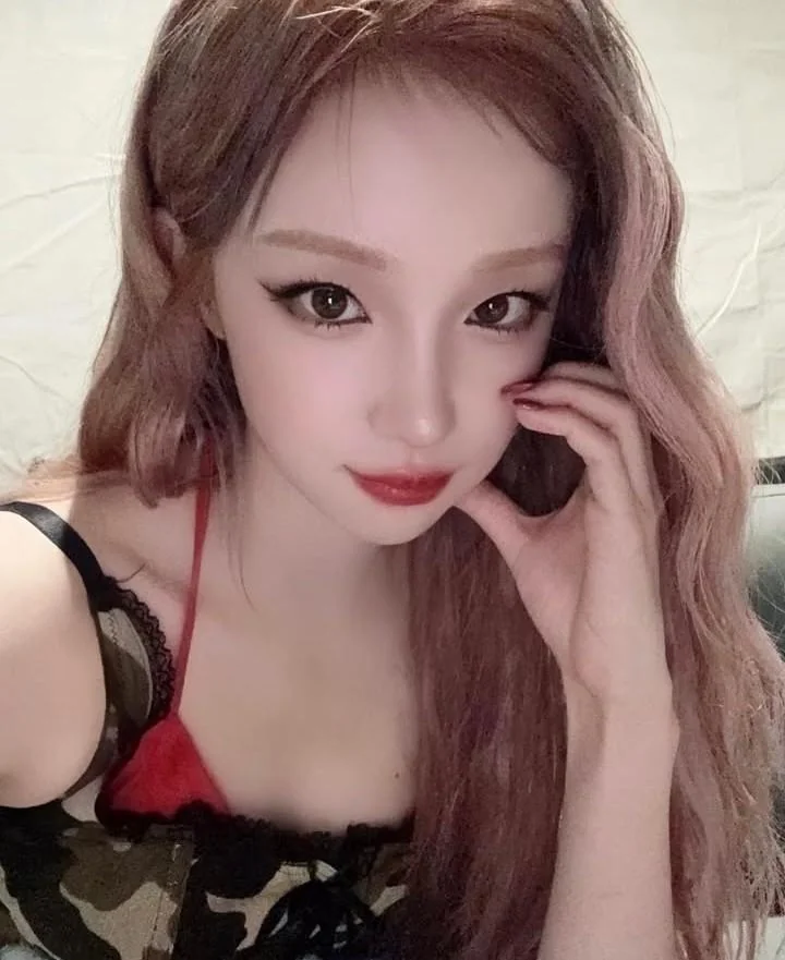 I-dle - Yuqi picture 2 of 2