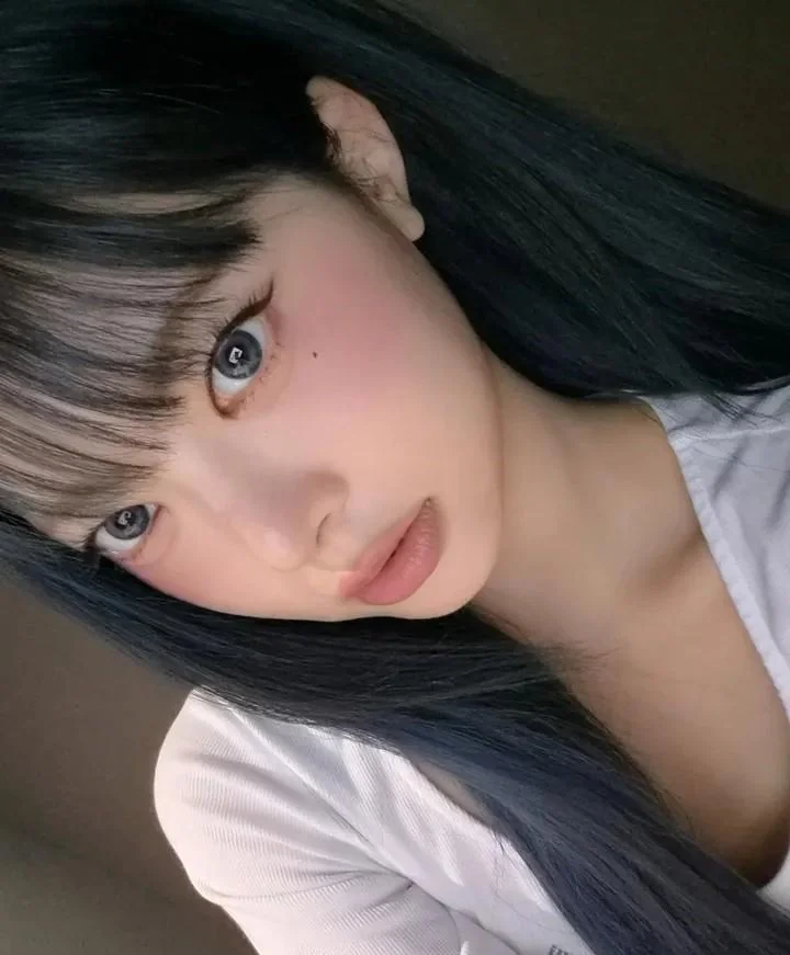 Le Sserafim - Eunchae picture 2 of 2