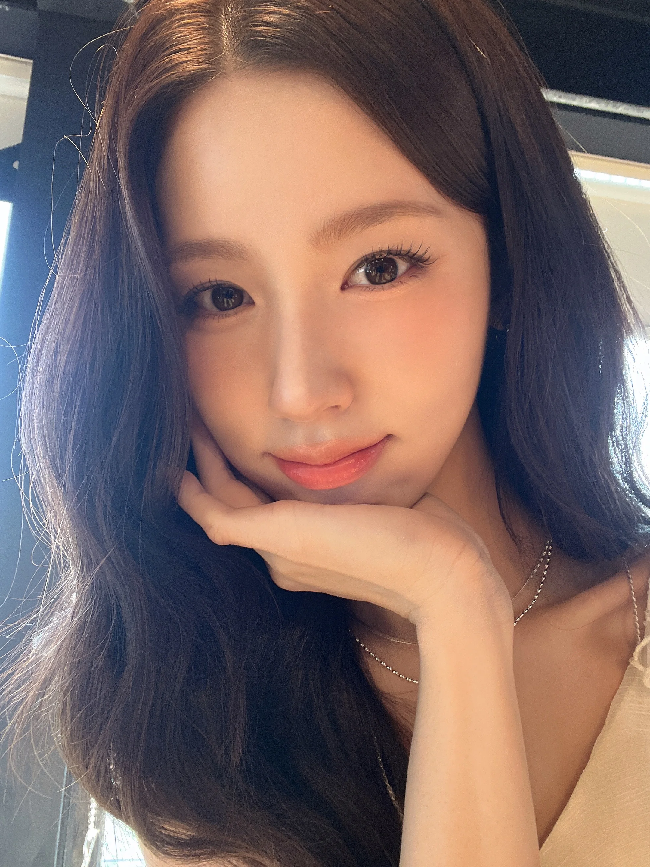 i-dle Miyeon picture 2 of 2