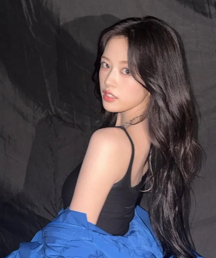 IVE - Yujin picture 1 of 1