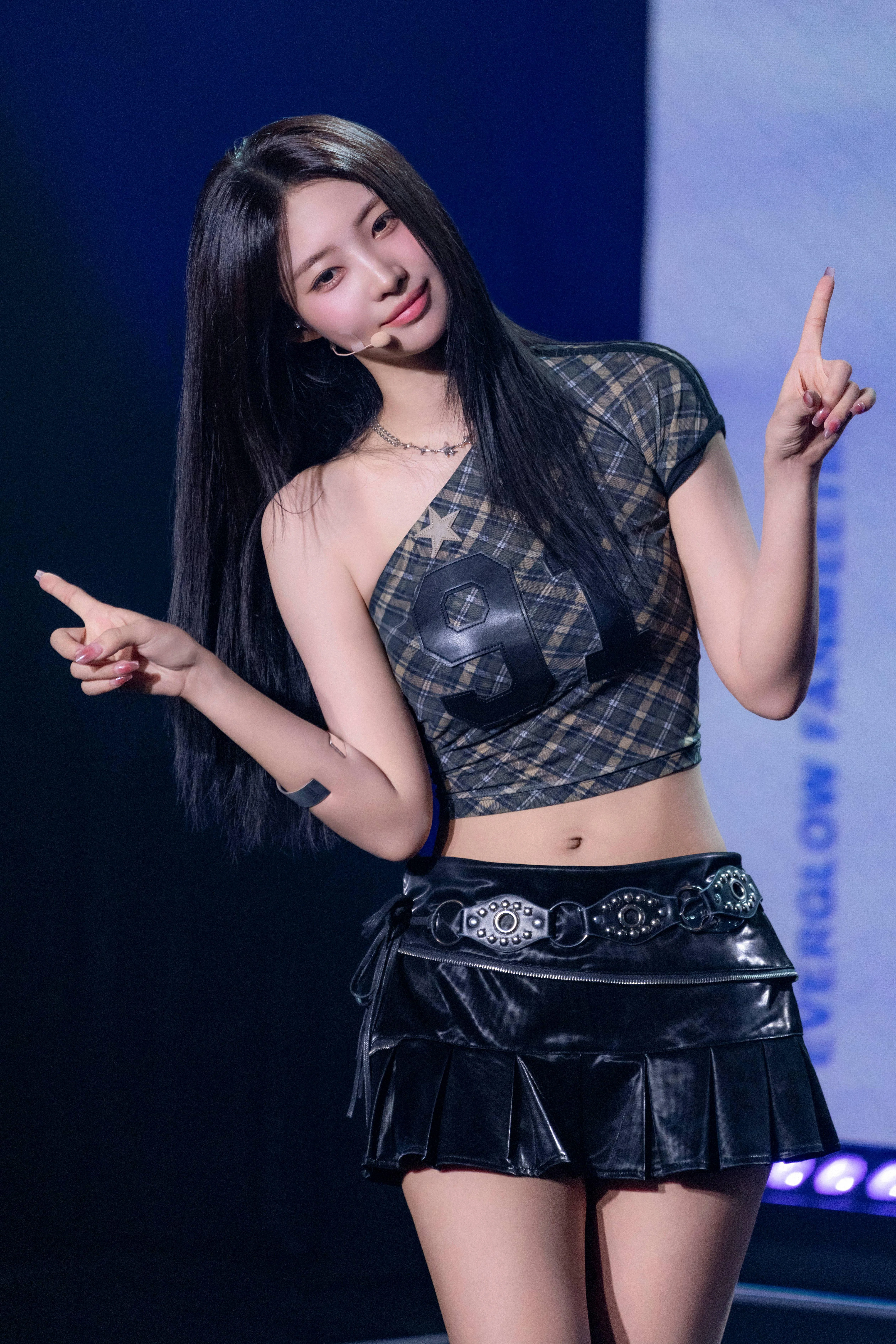 EVERGLOW Sihyeon picture 1 of 1