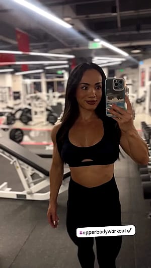 Ivy Liu (IG: ivyliu_ifbbpro)'