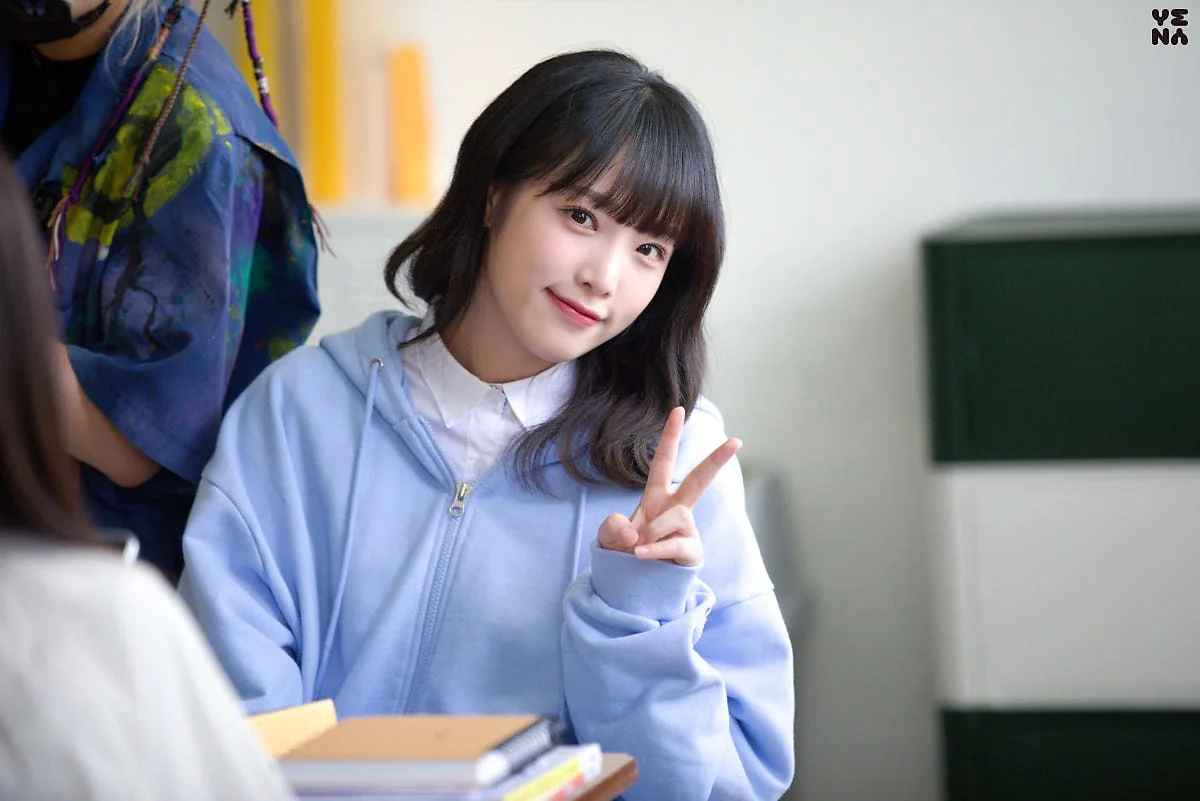 Choi Yena picture 3 of 6