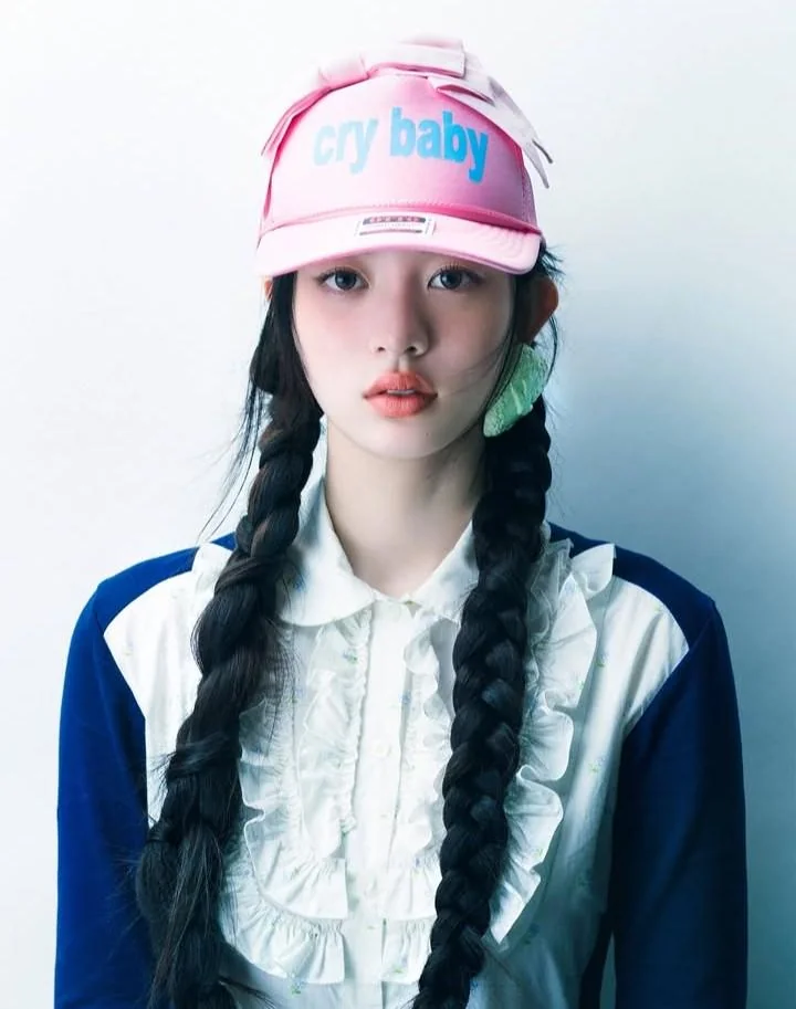 Illit - Minju picture 1 of 1