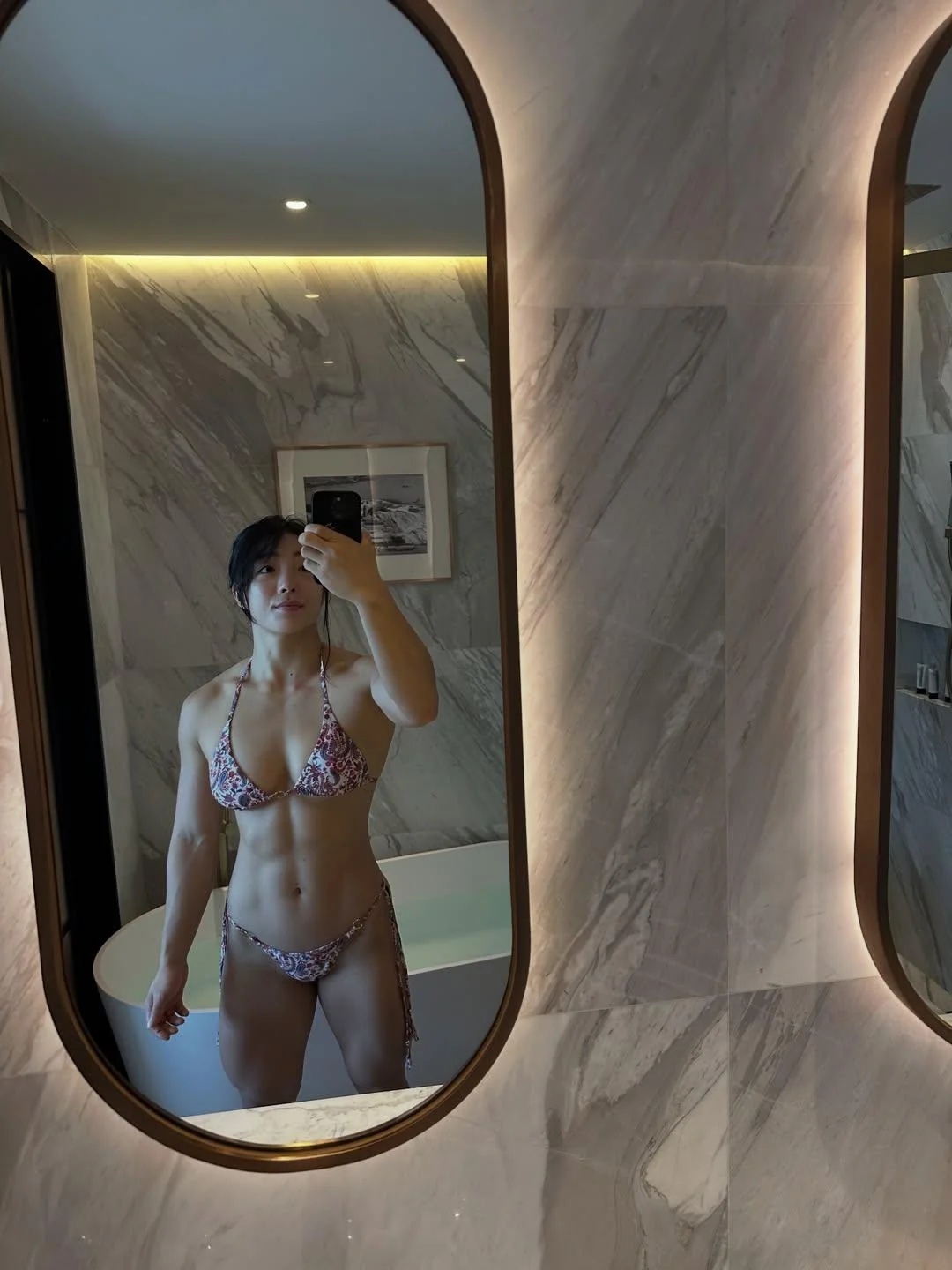 Min Jung picture 1 of 1