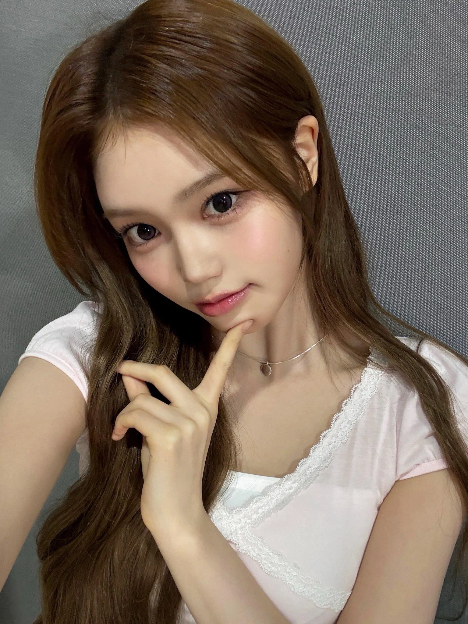 izna Jeong Saebi picture 1 of 1