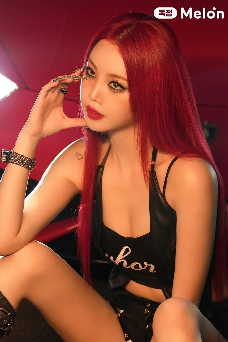 Soojin picture 1 of 2