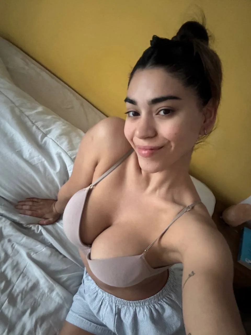 victoria picture 1 of 1