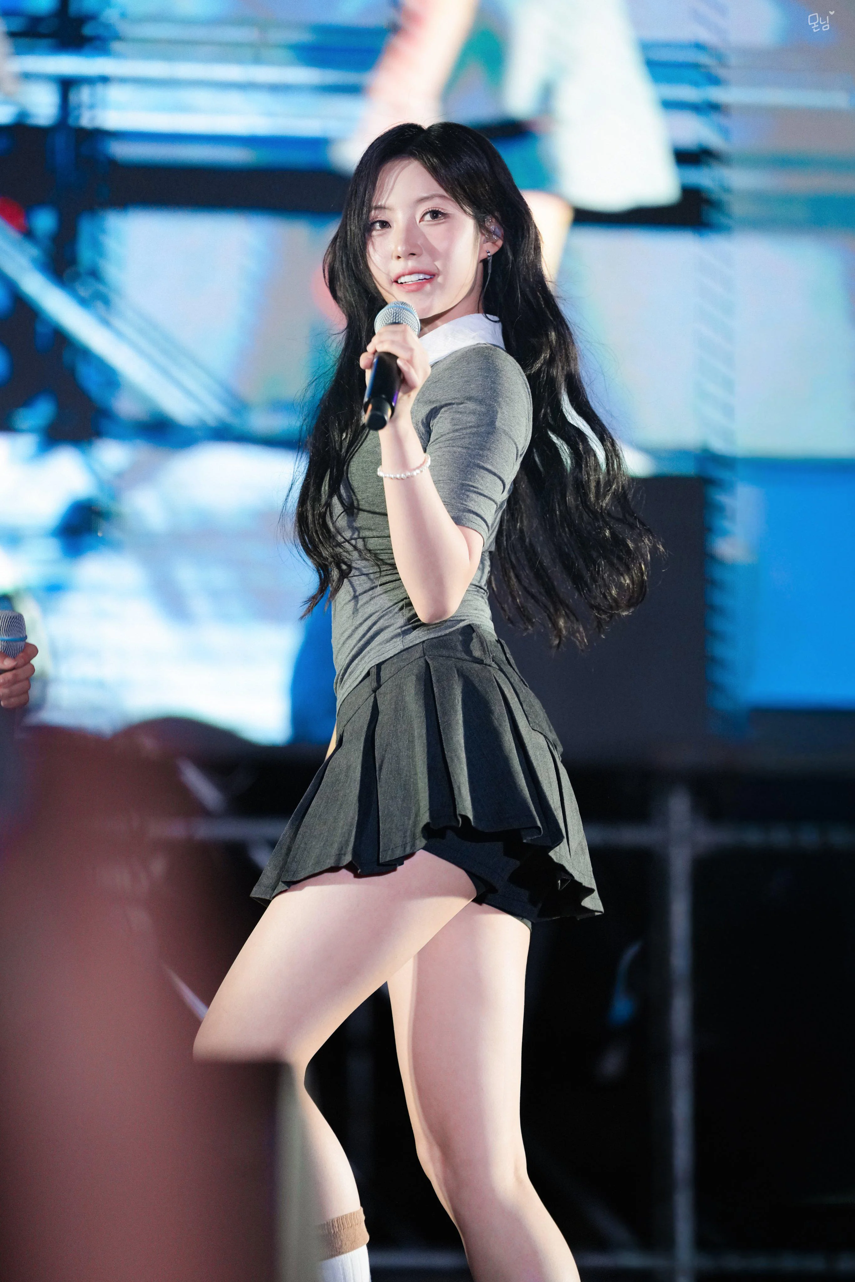 RESCENE Liv picture 1 of 1