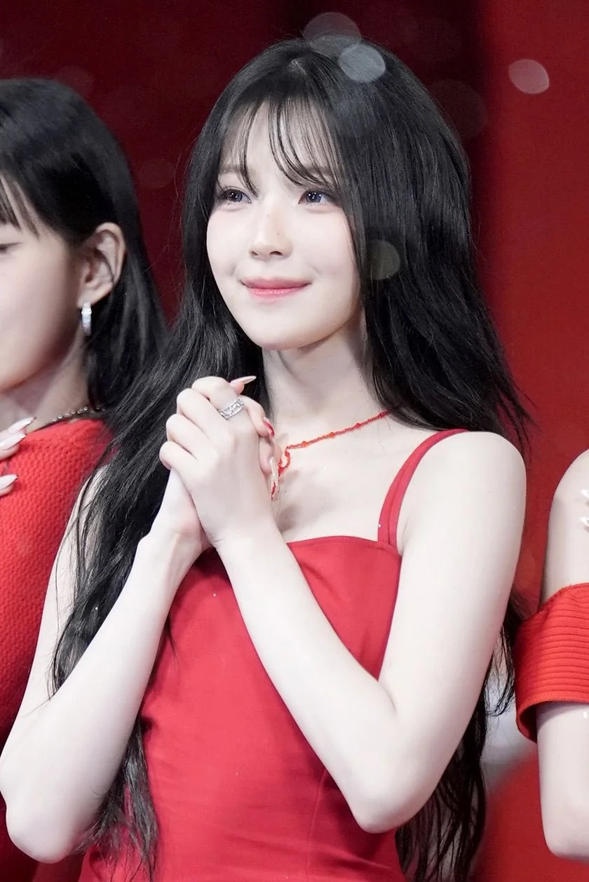 fromis_9 Jiheon picture 1 of 1