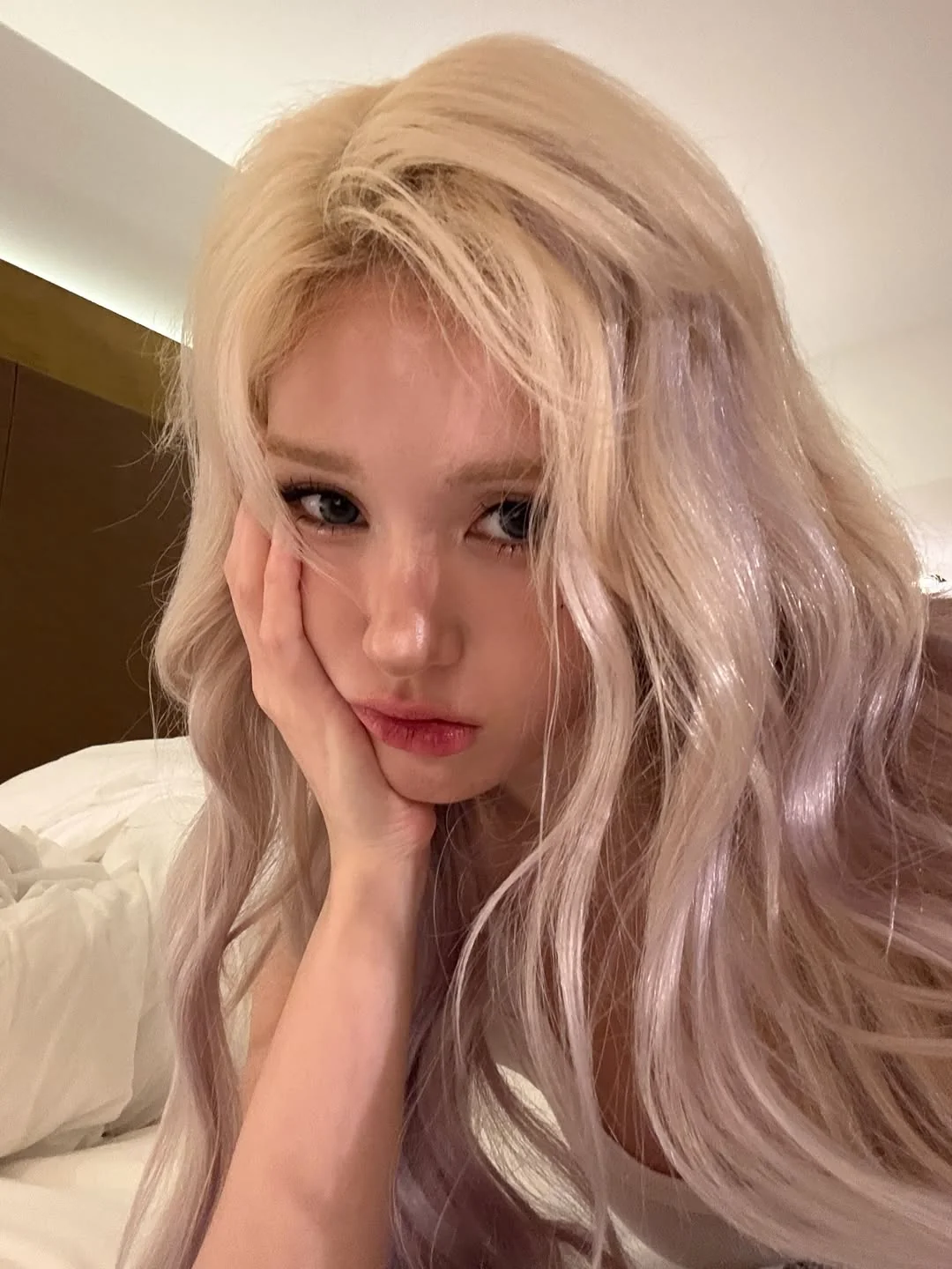 Jeon Somi picture 1 of 4