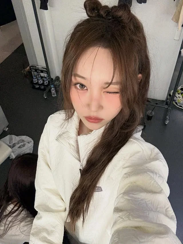 Allday Project - Youngseo picture 3 of 4