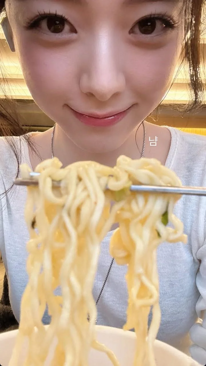 Itzy Yuna picture 1 of 1