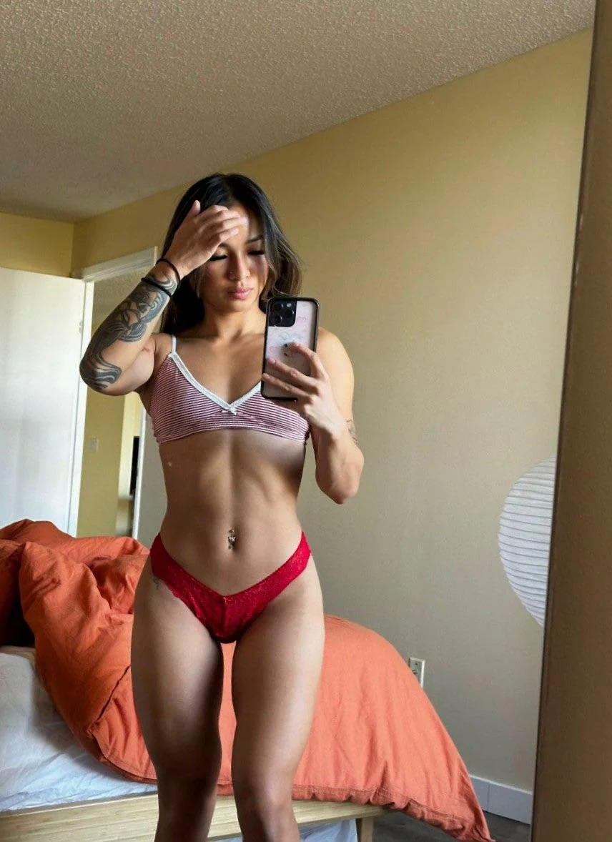 Queenie picture 4 of 4