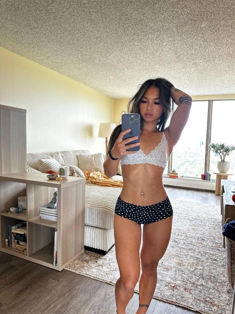 Queenie picture 3 of 4