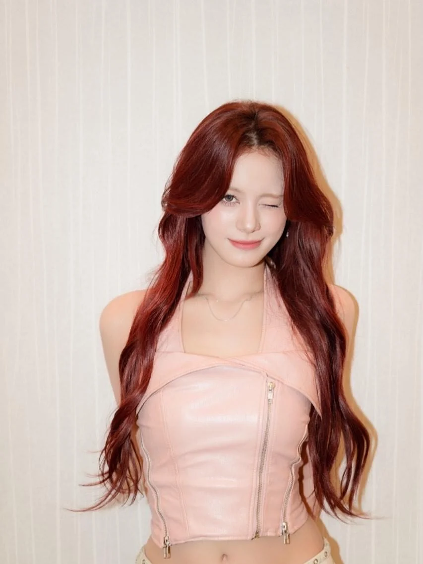 NiziU Nina picture 1 of 2