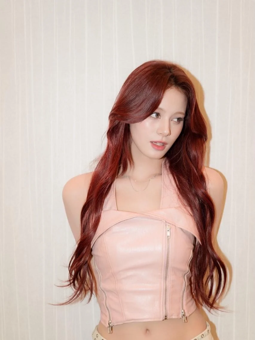 NiziU Nina picture 2 of 2