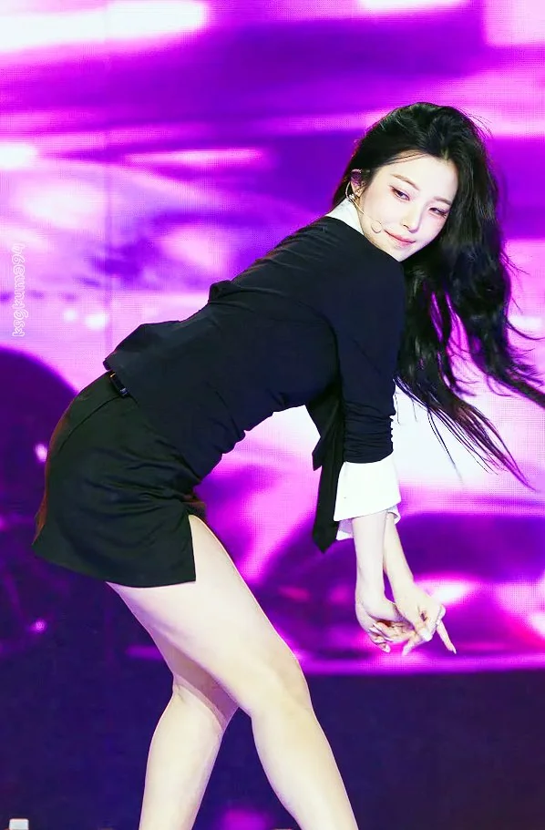 fromis_9 Jiheon picture 6 of 7