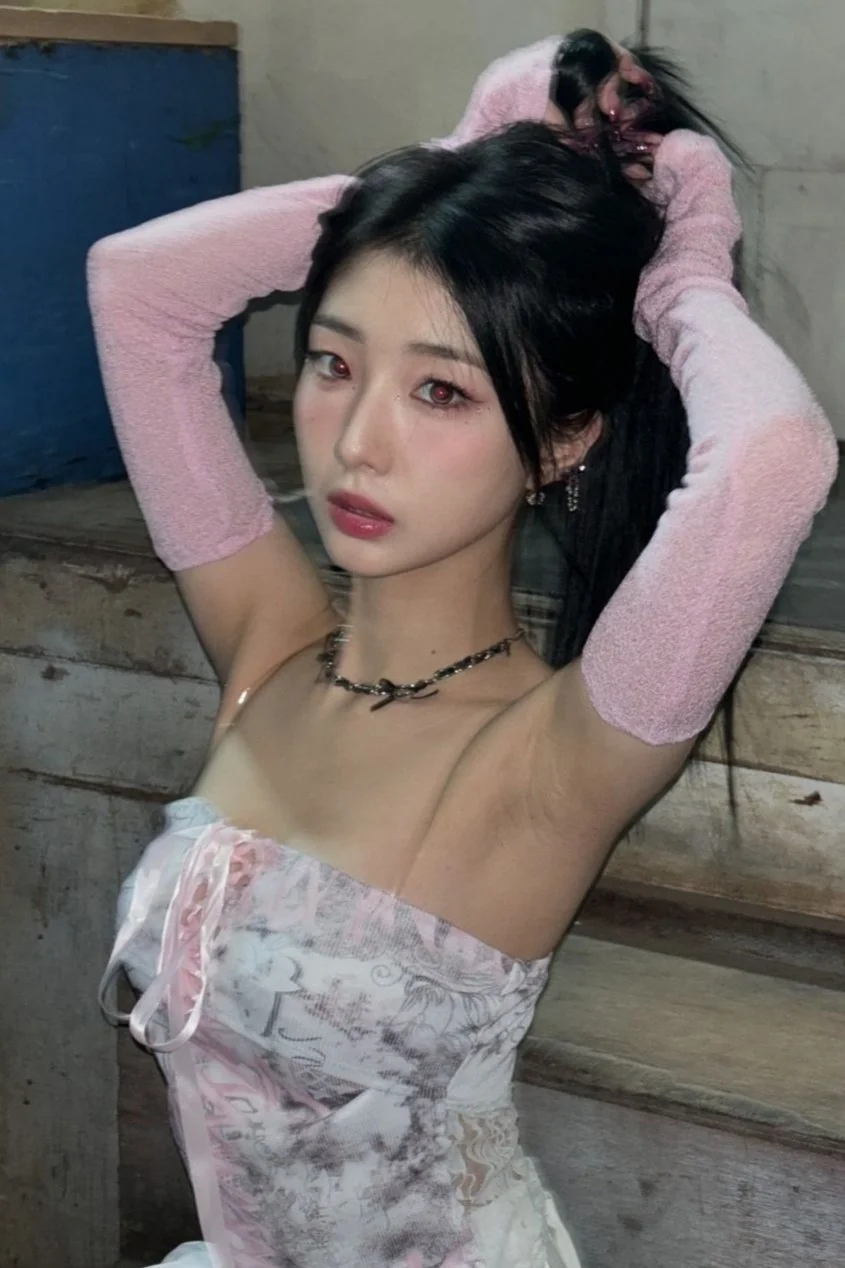 Yeojin picture 1 of 3