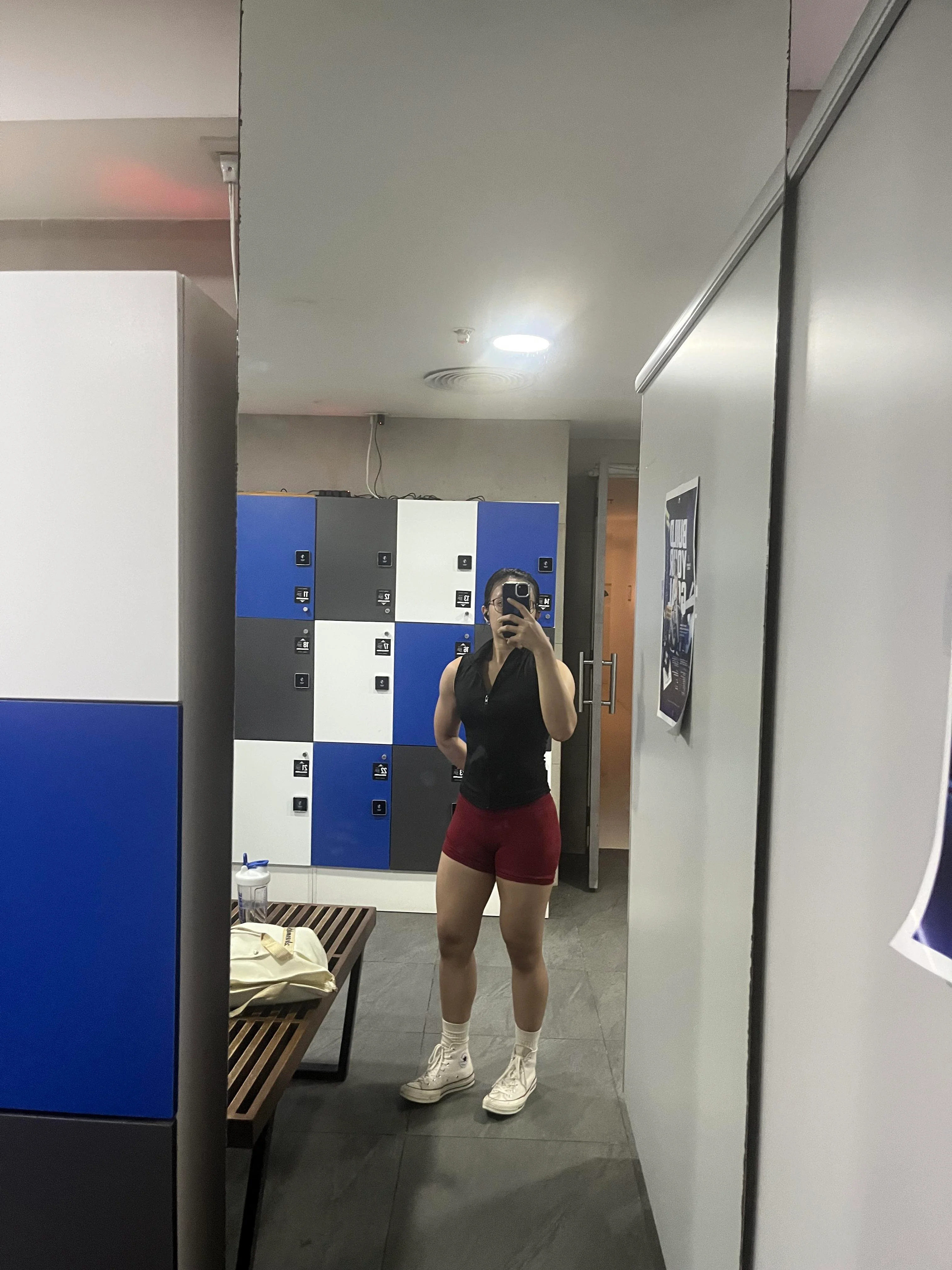 28F 50kg 4’11” picture 1 of 2