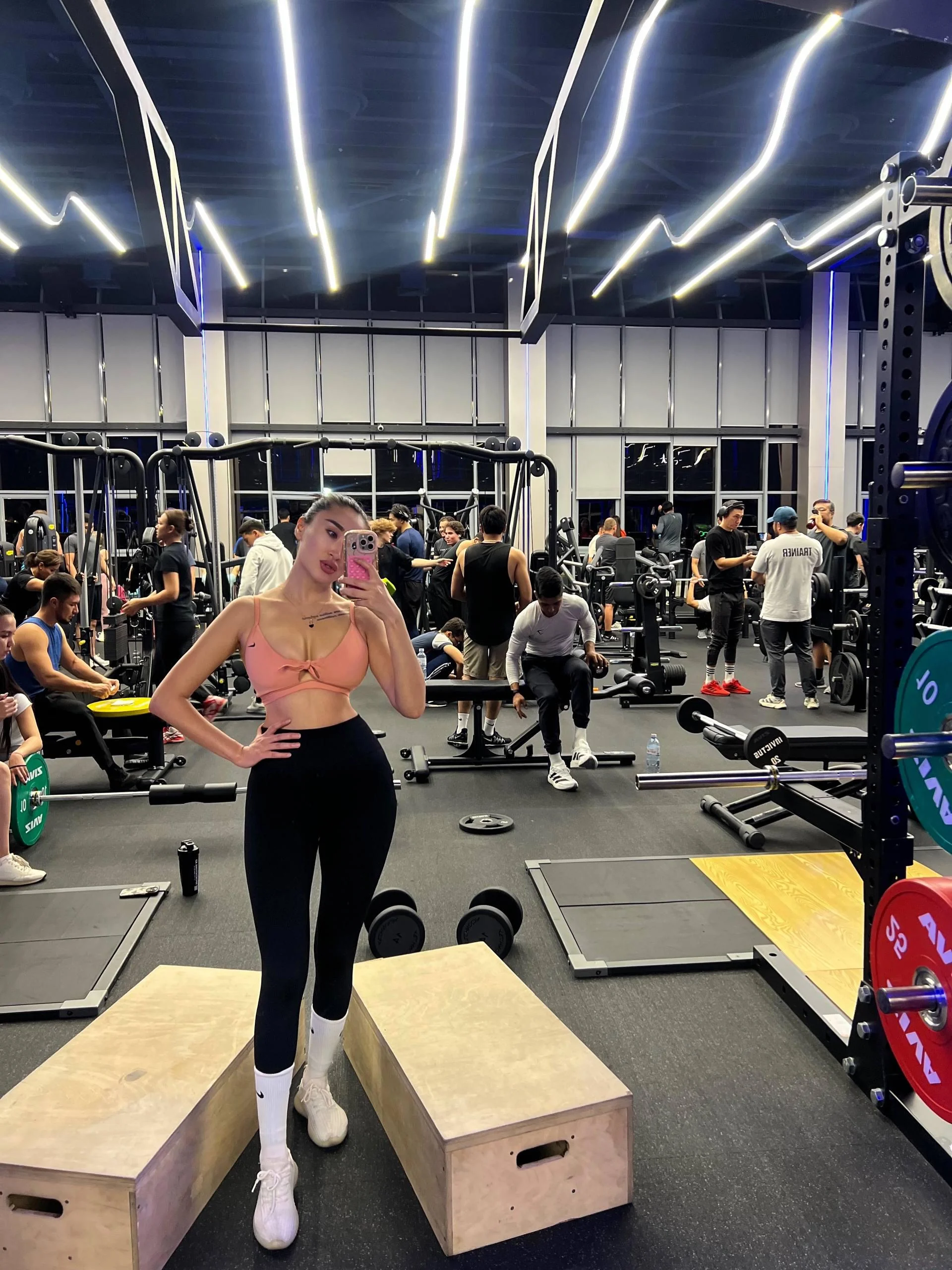 F27 162cm 52 kg picture 1 of 1