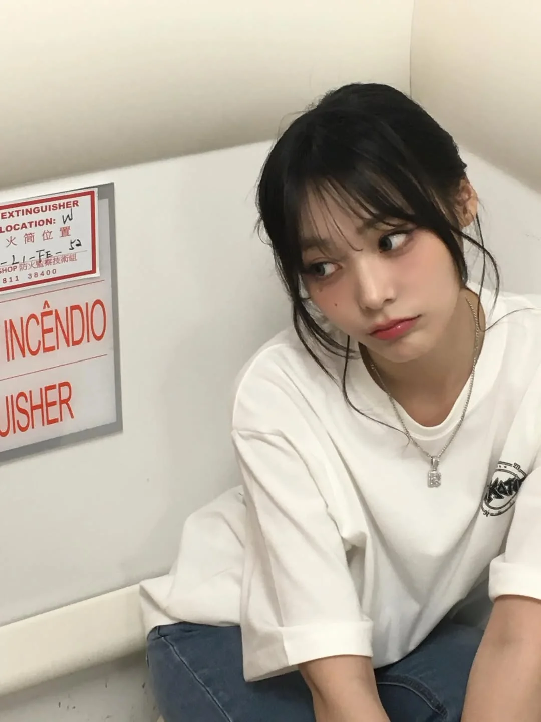 QWER Siyeon picture 2 of 3