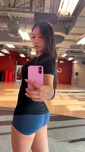 asian girl looking for a gym date'