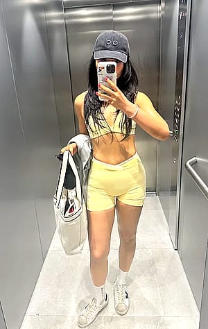 On Mondays I wear yellow'