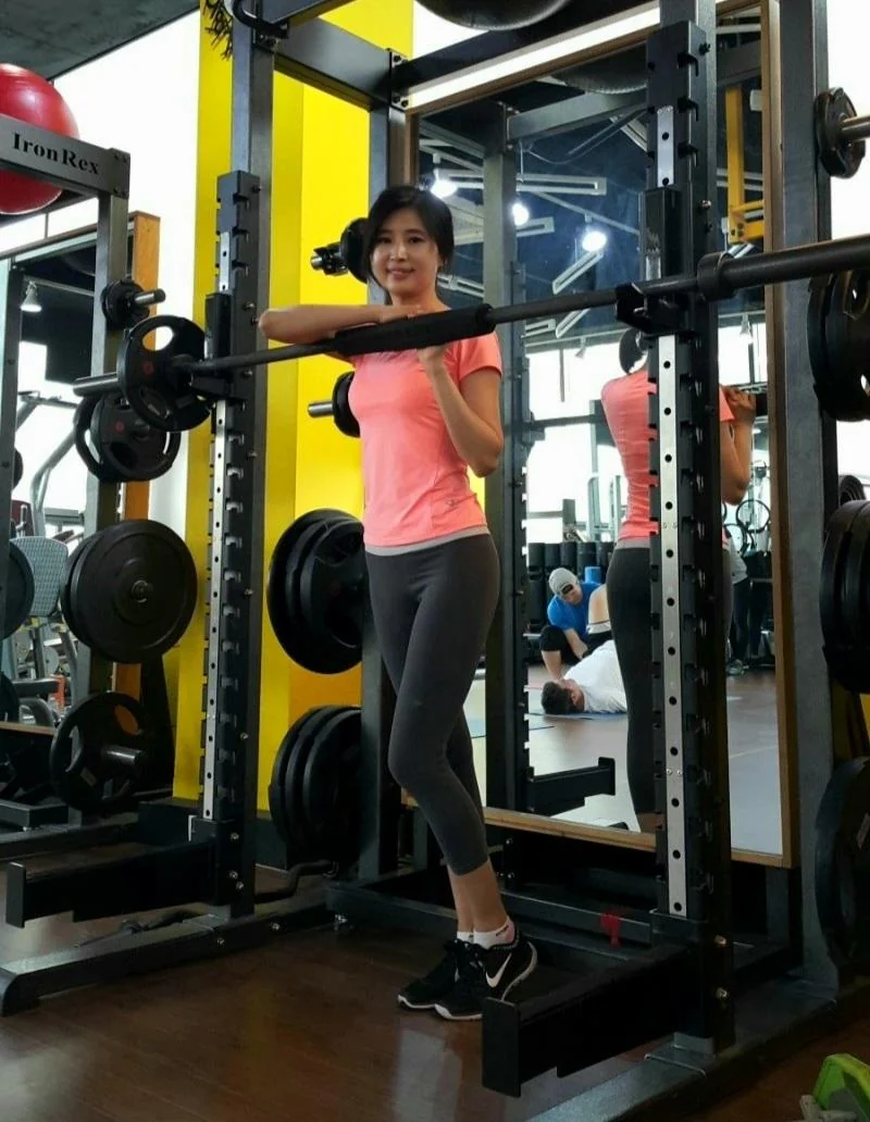 47yo milf picture 2 of 7