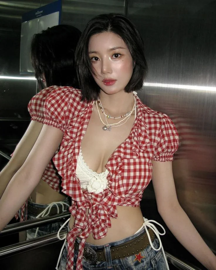 Eunbi kwon looks pretty ! picture 1 of 2