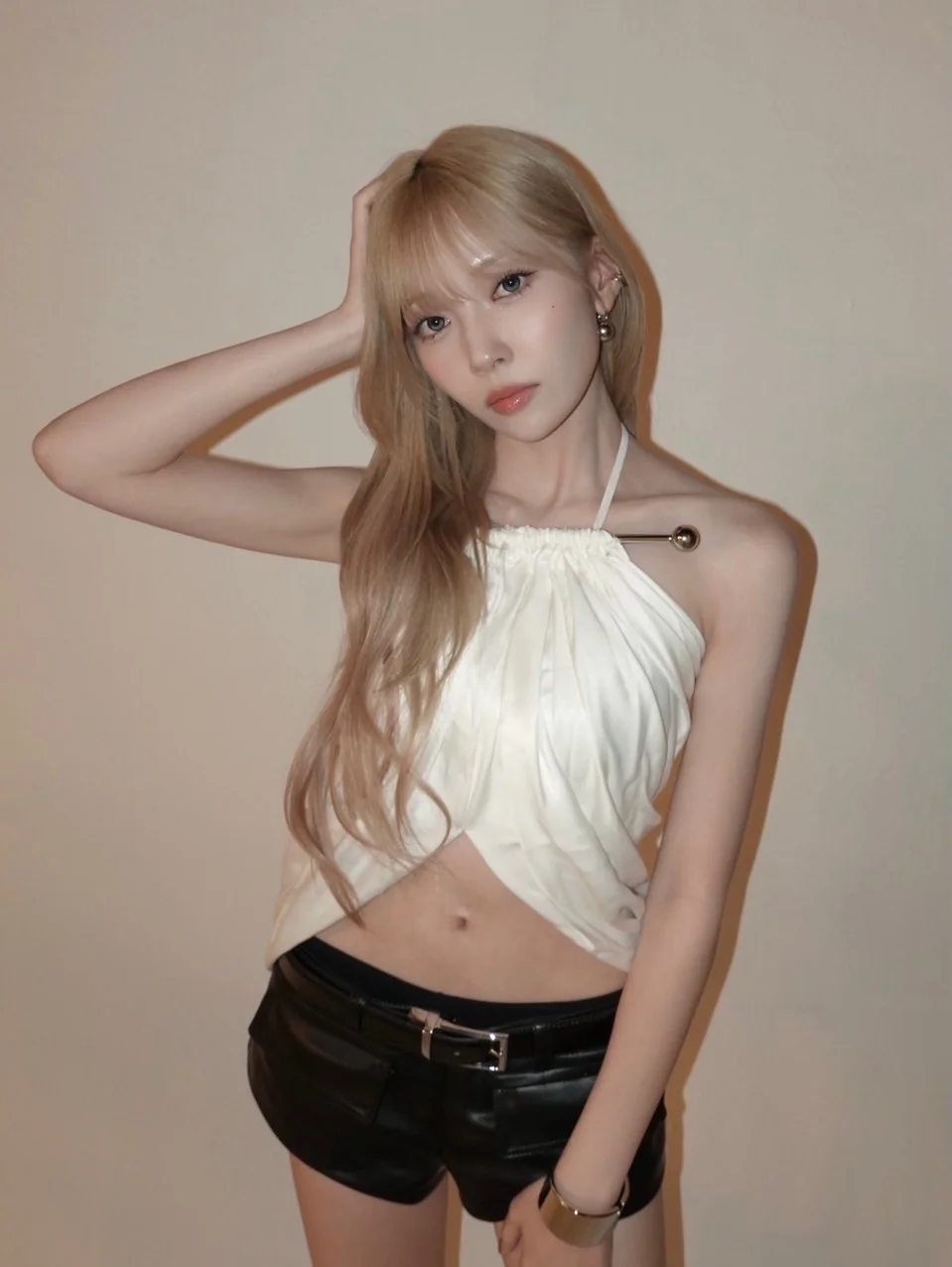 NiziU Mayuka picture 3 of 3