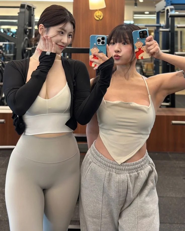 Bestie and body goals! picture 1 of 2