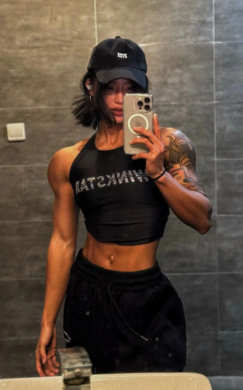 I need to know her workout ASAP picture 1 of 1