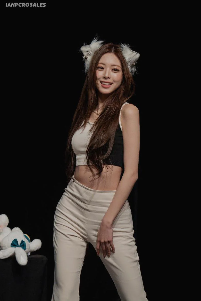 ITZY - Yuna picture 1 of 1