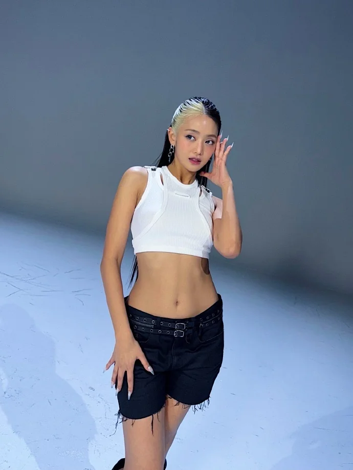 Minnie picture 1 of 3