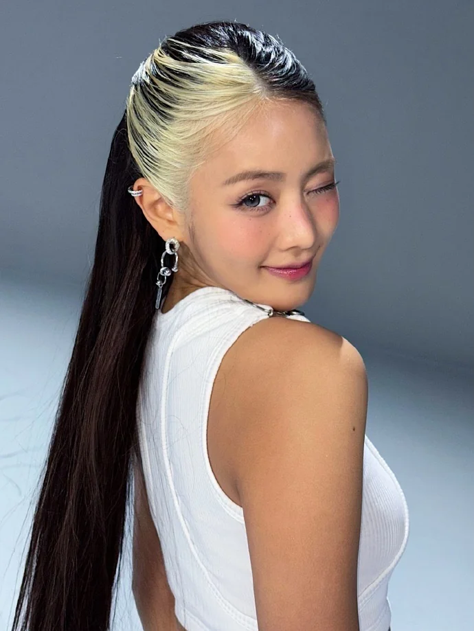 Minnie picture 3 of 3