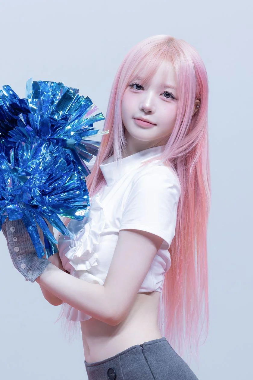 tripleS Chaewon picture 1 of 1