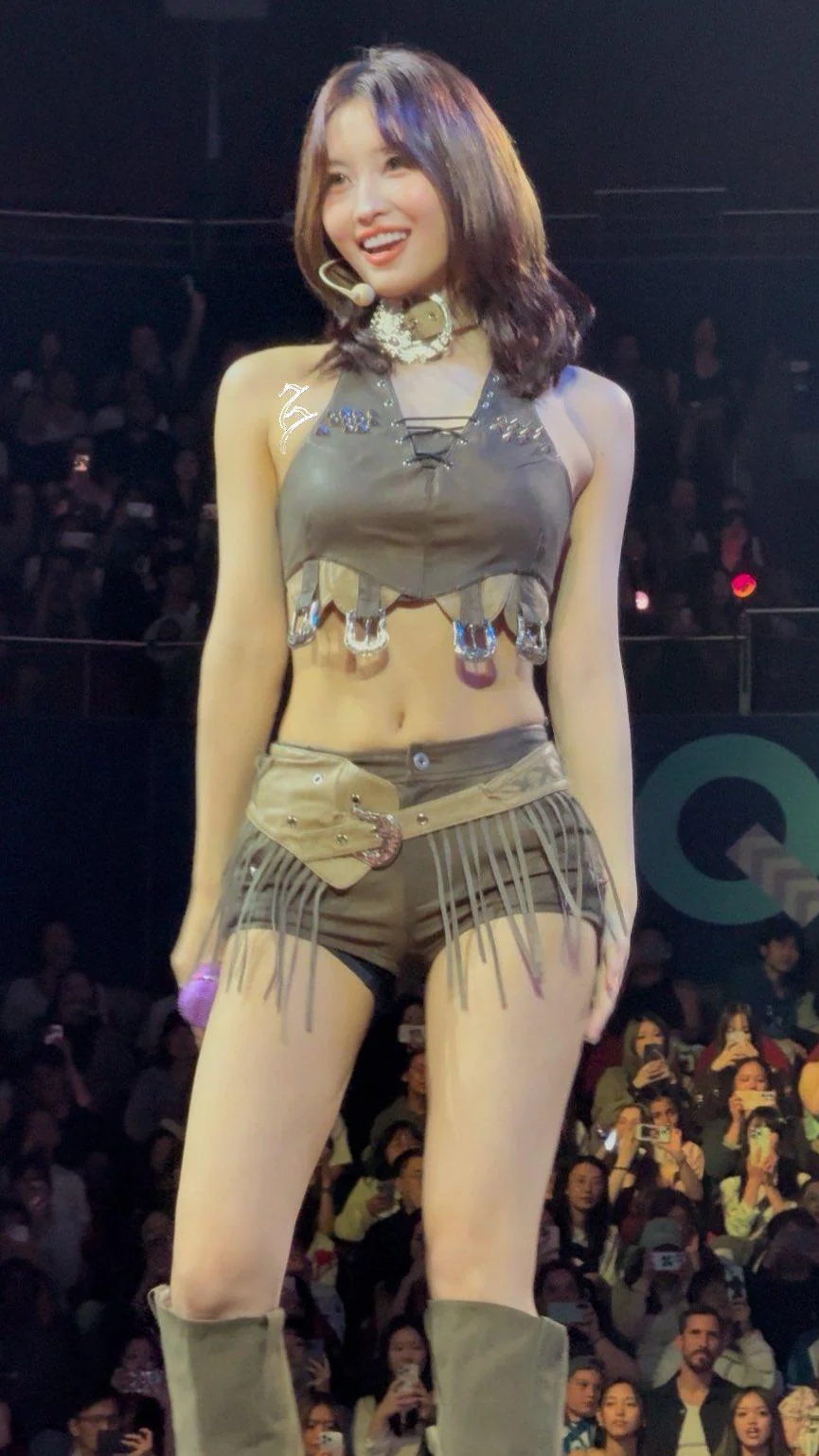 TWICE Momo picture 1 of 1